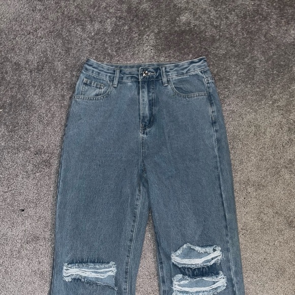 Ripped knee mom jeans - Picture 3 of 3